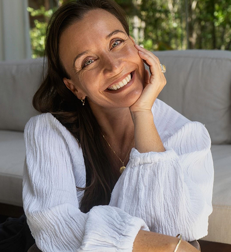 Book Beáta for your event